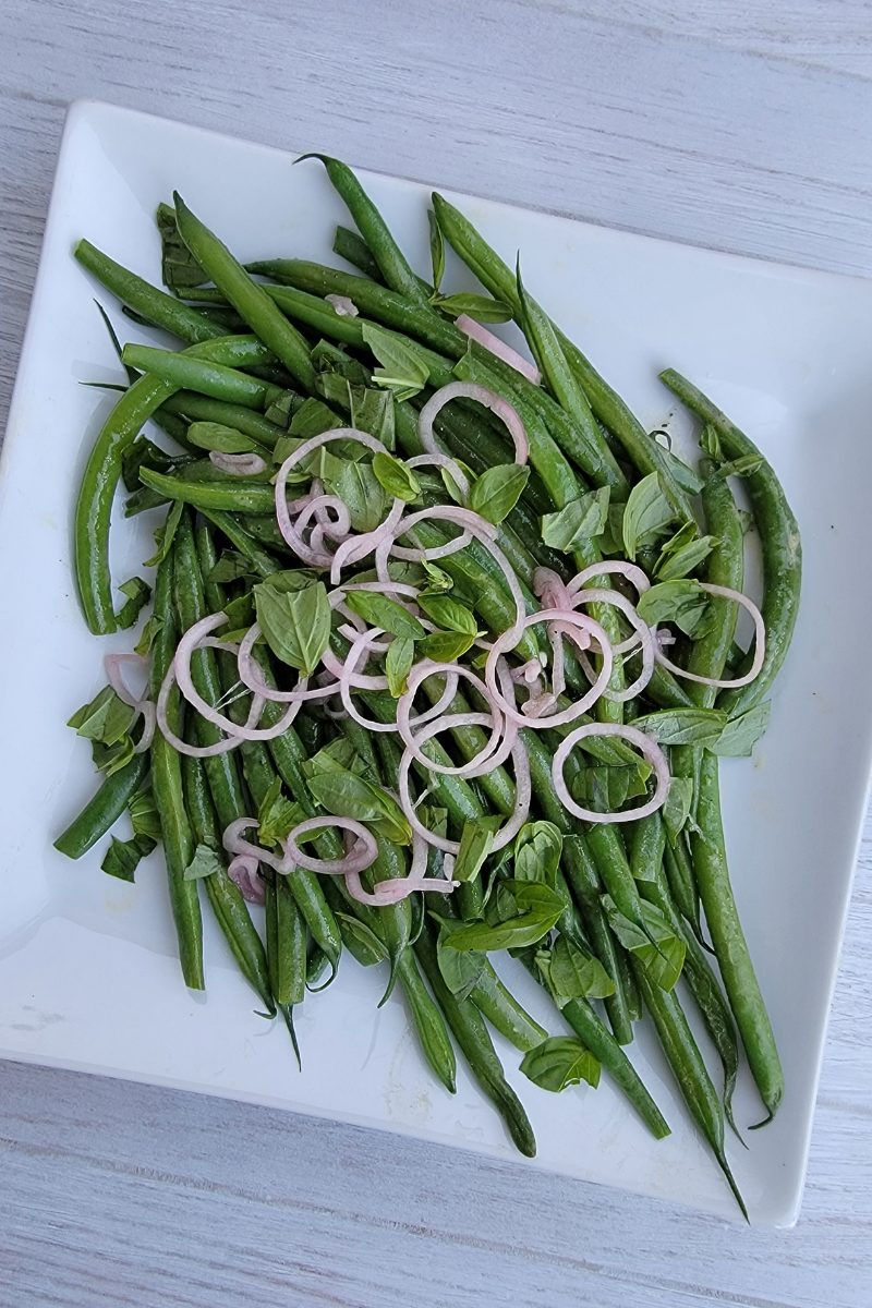 green beans with vinaigrette